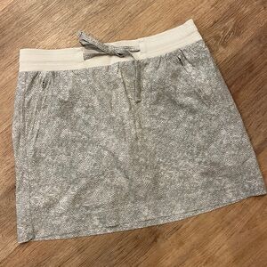 Athleta Cream and Gray Skort Size 12